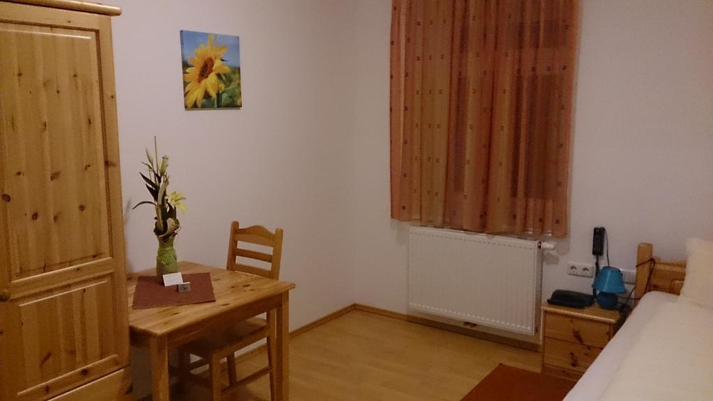 Gasthof Zum Goldenen Pflug Amstetten Pokoj fotografie
